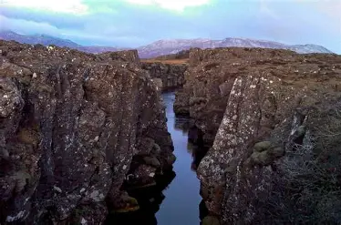 <p>divergent plate boundary</p><p>MOR: slow spreading, STEEP SLOPES</p><ul><li><p>in iceland, the divergent plate boundary is about sea level</p></li></ul><p></p>