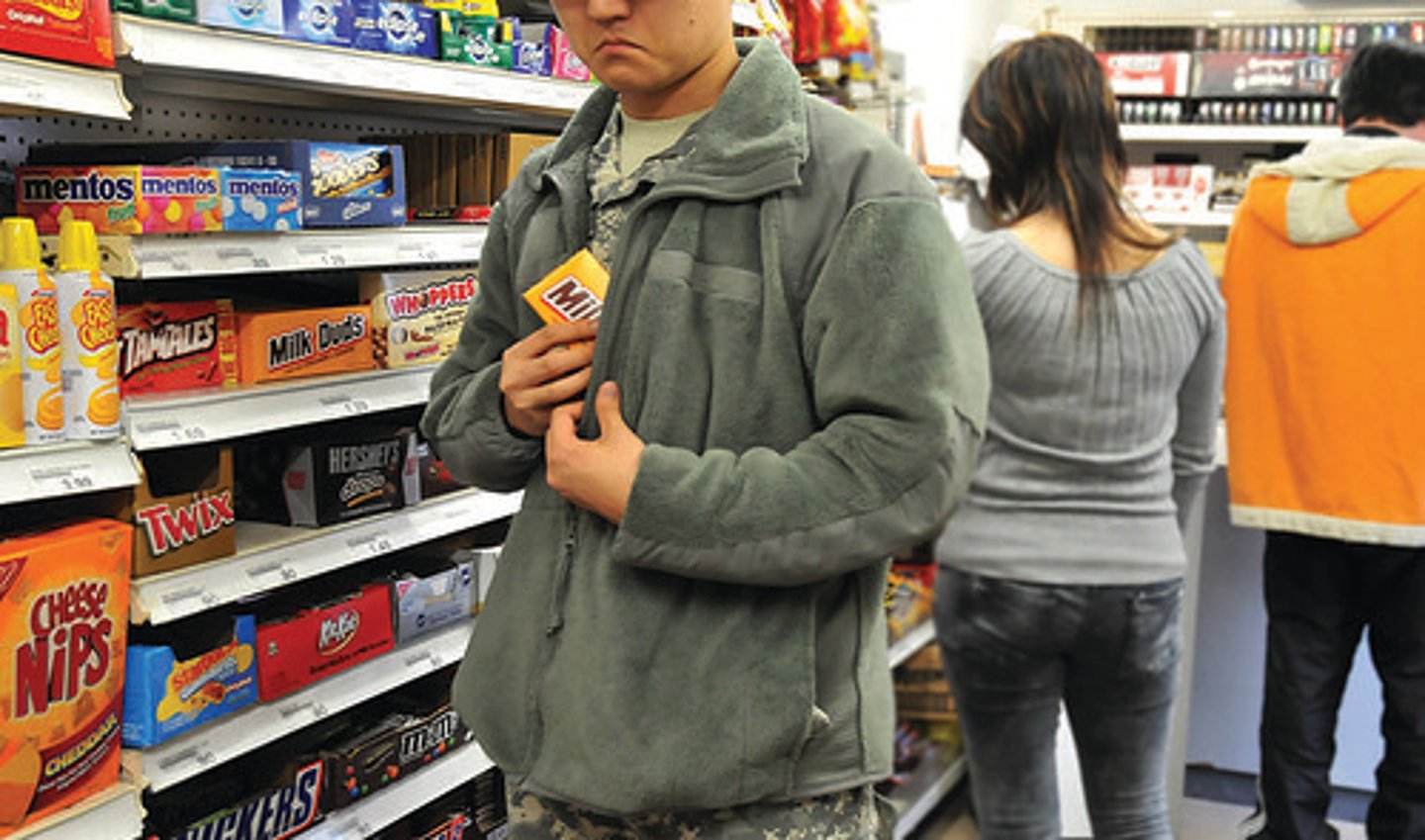 <p>to steal things of small value: trộm vặt</p><p>ex: He was caught pilfering (sweets) from the shop.</p>