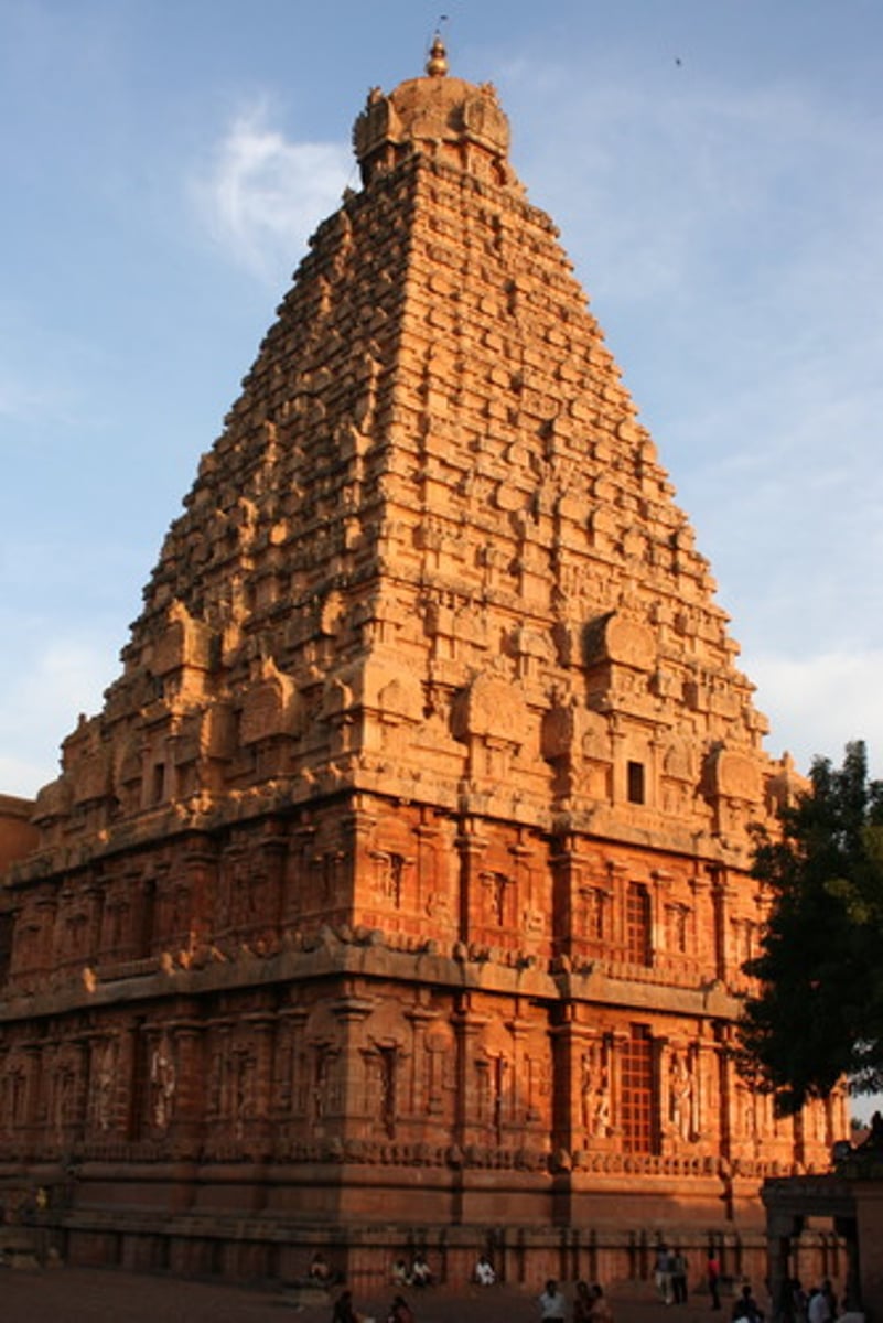 <p>southern-style, dravida temples. the tower placed above the Garbha-griha. straightlined, unlike curved slope of northern style shikharas. strong, horizontal steps.</p>