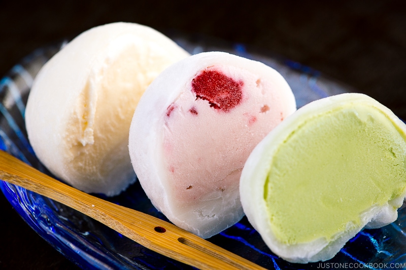<p>もち (mochi)</p>