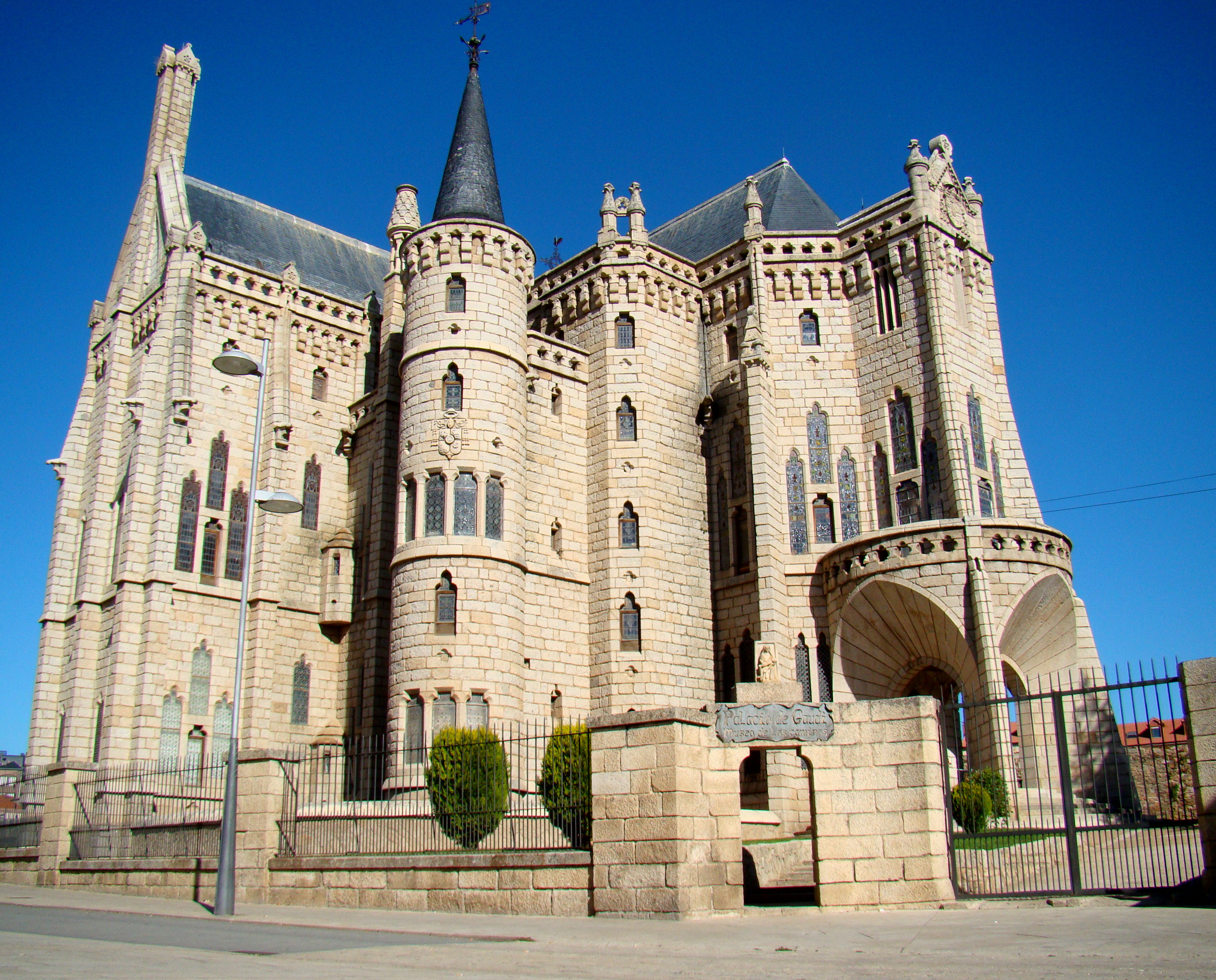 <p>built between 1889 and 1913. Designed in the Catalan Modernisme style, it is one of only three buildings by Gaudí outside Catalonia. When the original Episcopal Palace was destroyed by a fire in the 19th century, Bishop Juan Bautista Grau y Vallespinos of the Roman Catholic Diocese of Astorga decided to assign the design of the new building to his friend Antoni Gaudí.</p>