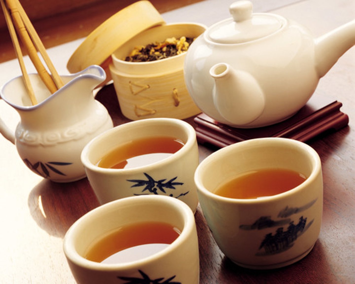 <p>tea (chá)</p>