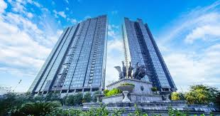 <p>She lived on the 30th floor of a___ apartment building, enjoying breathtaking views of the city.</p><p class="style_collocation__trans__nAf6q"><em>Cô ấy sống ở tầng 30 của một tòa nhà chung cư cao tầng, thưởng thức cảnh đẹp hùng vĩ của thành phố.</em></p><p><br></p>