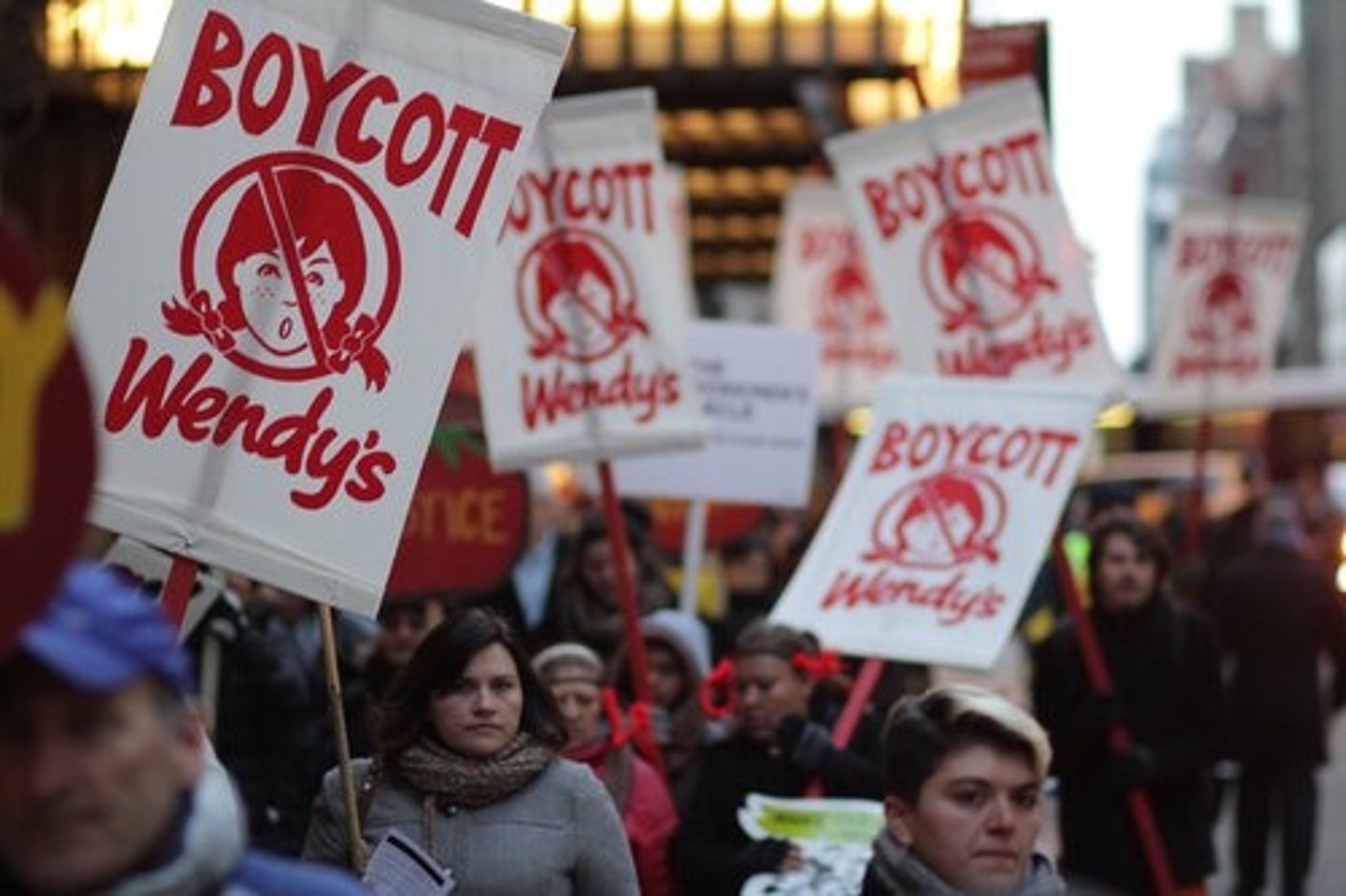 <p>ghét,tẩy chay</p>