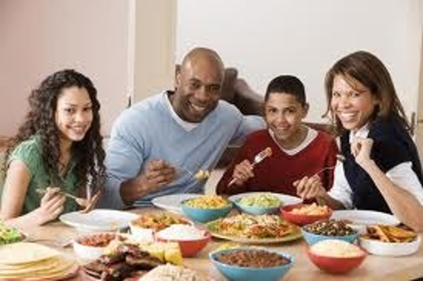 <p>to eat/have dinner</p>