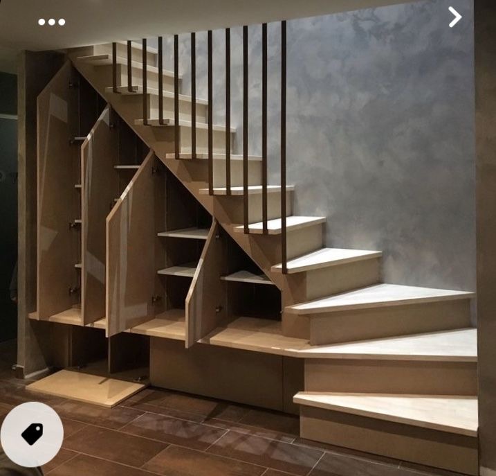 <p>cầu thang (đồng nghĩa với stairs )</p>
