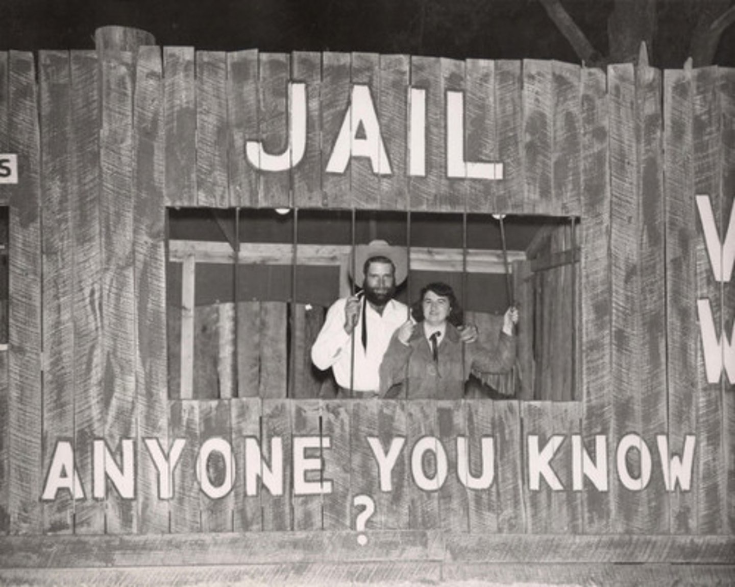 <p>to imprison; antonym-free</p>