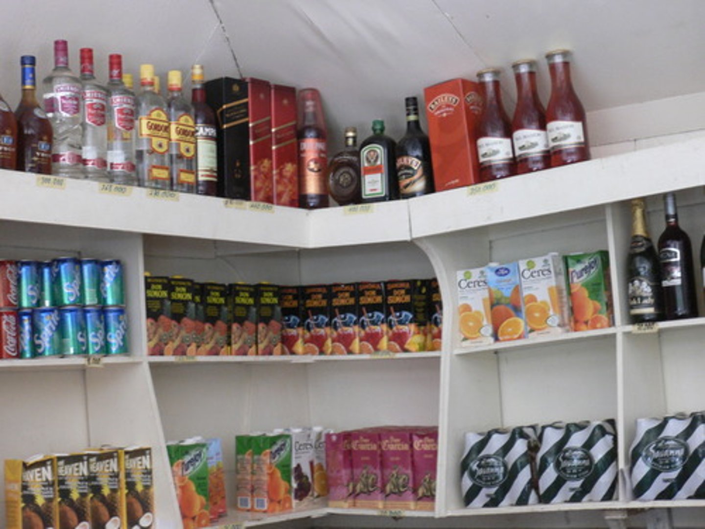 <p>beverage store</p>