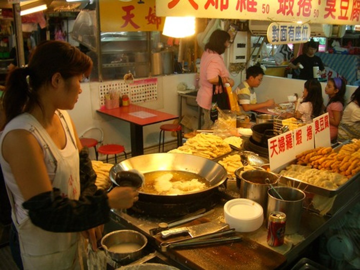 <p>The principle that one sense may influence another, as when the smell of food influences its taste.</p>