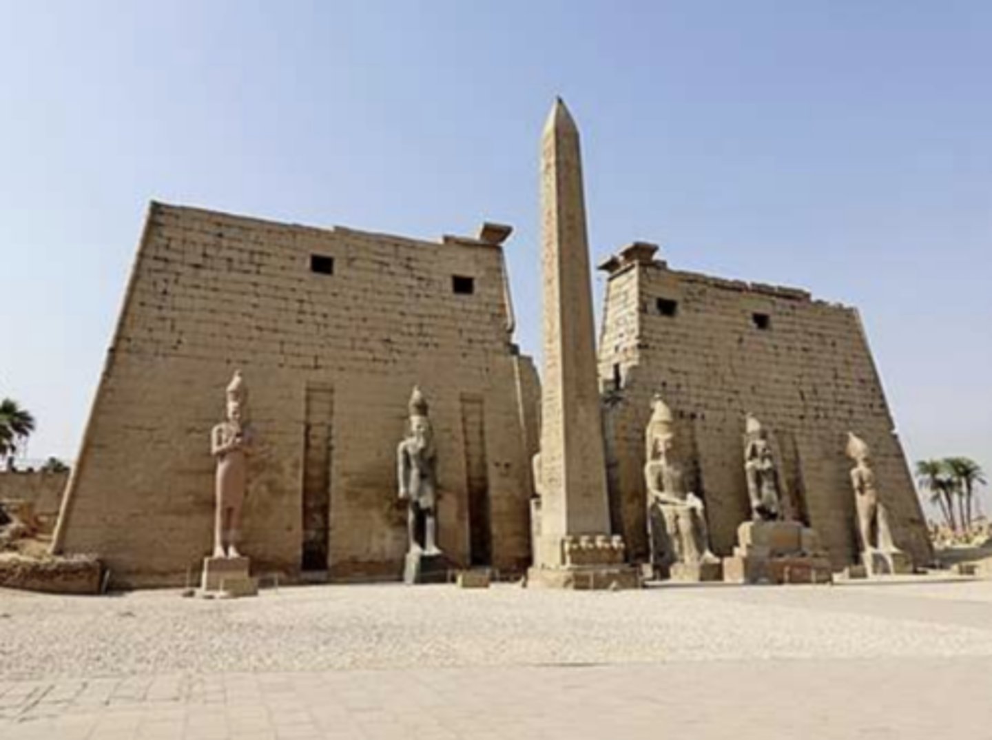 <p>Entrance of the Luxor Temple complex,</p><p>unknown architect, 1279-1212 BC</p>