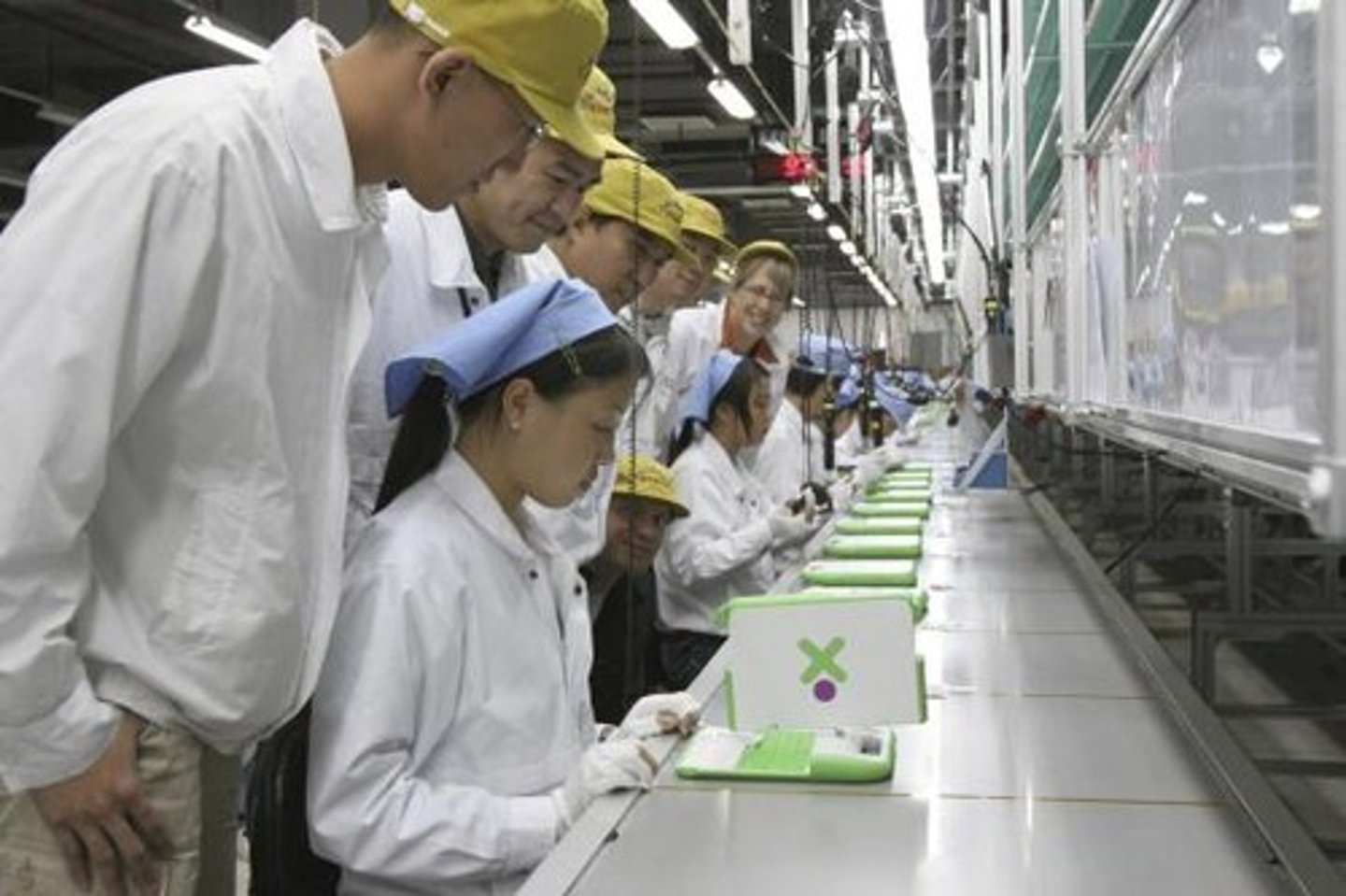 <p>(adj) năng suất, sản lượng cao</p><p>eg: Alonzo is excited about his _____ sales territory.</p>