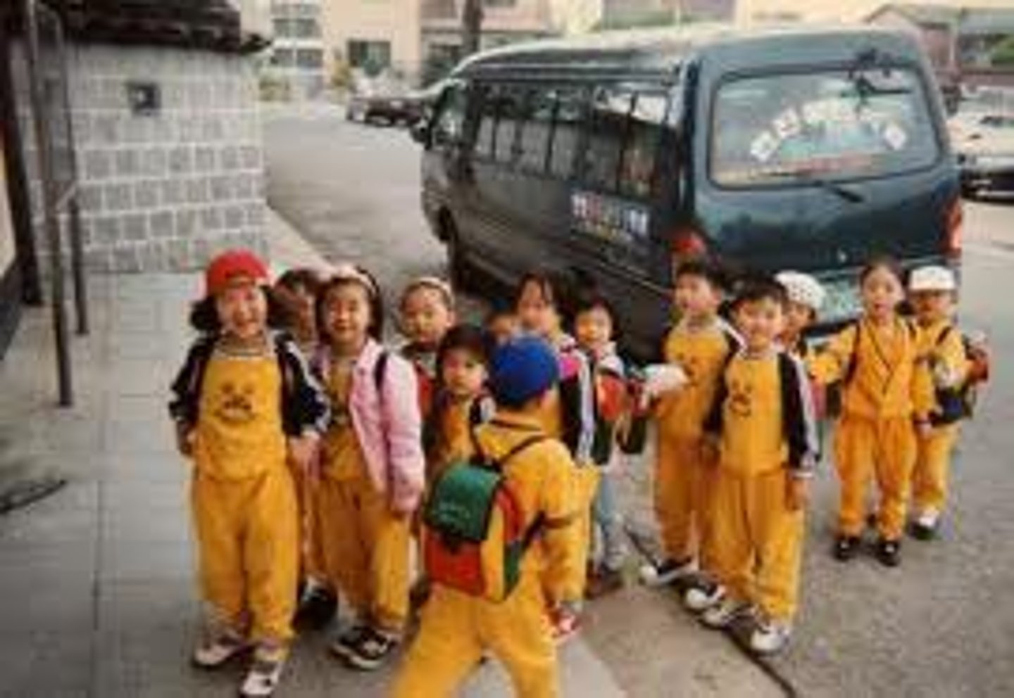 <p>to go on an excursion, guided tour</p>