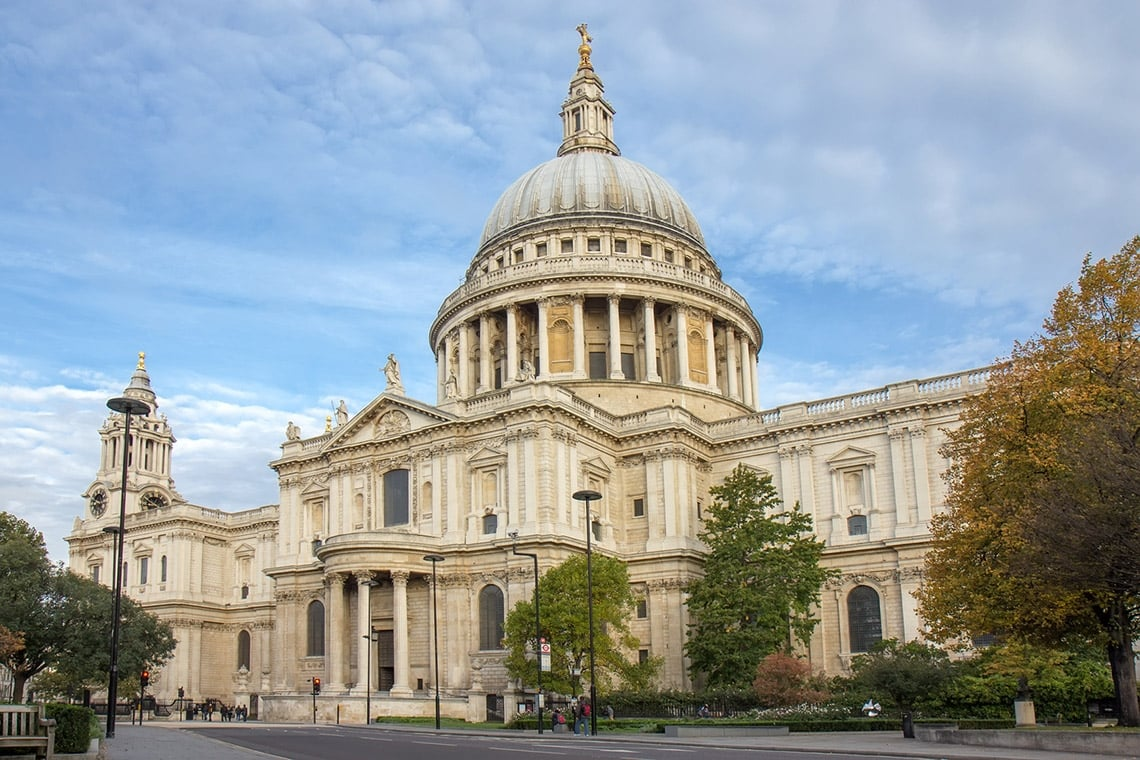 <p>London cathedral (1675–1710) by Sir Christopher Wren; blends Baroque and classical, with majestic dome and dynamic façade.</p>