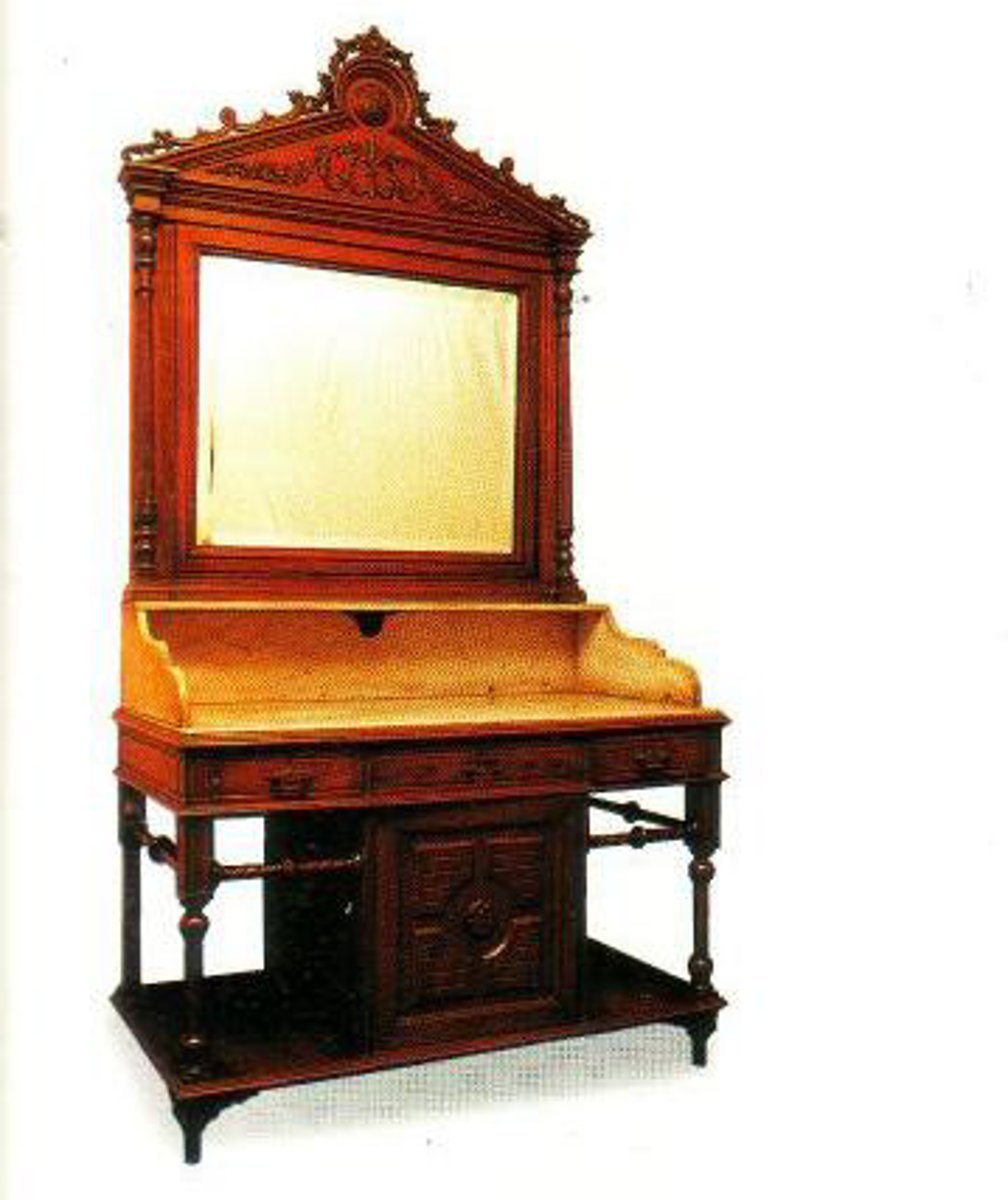 <p>Ladies' dresser with drawers and mirror</p>