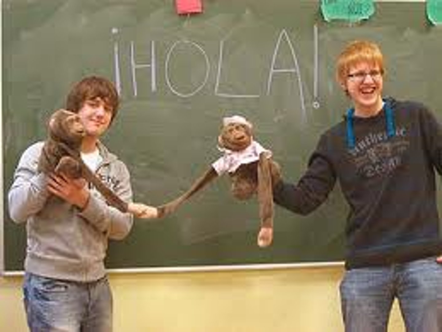 <p>A mí .... ... la clase de español</p>