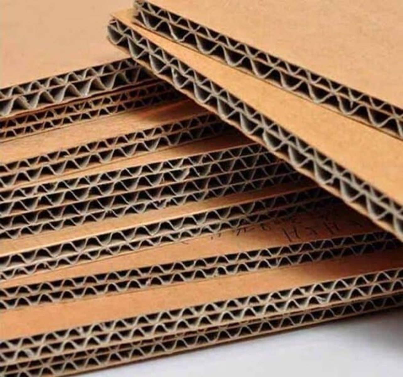<p>Carton board layers with a corrugated middle.Uses: Protective packaging, model making, food packaging.</p>