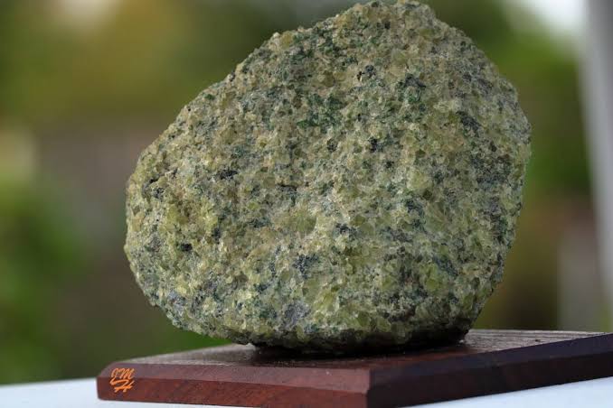 <p>Identify the igneous rock, its texture, and composition</p>
