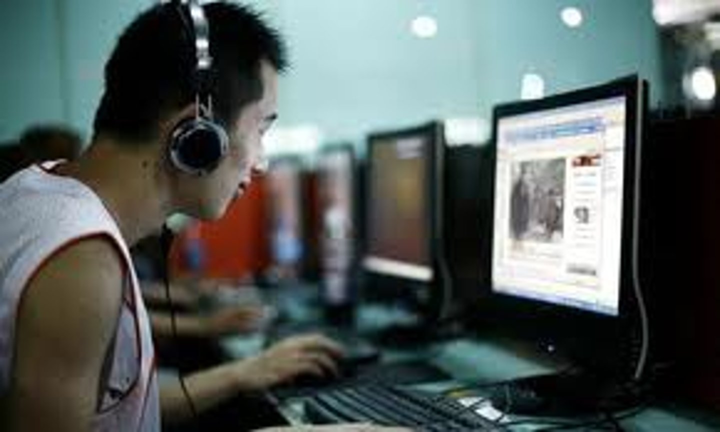 <p>usuario, persona que utiliza el internet</p>