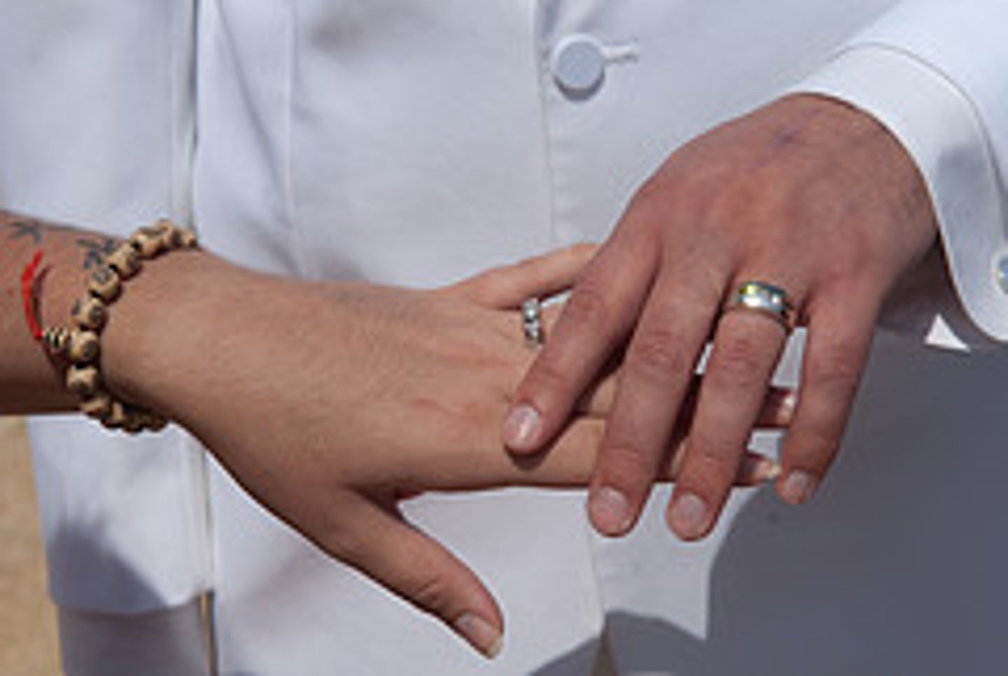 <p>= get married: kết hôn</p>
