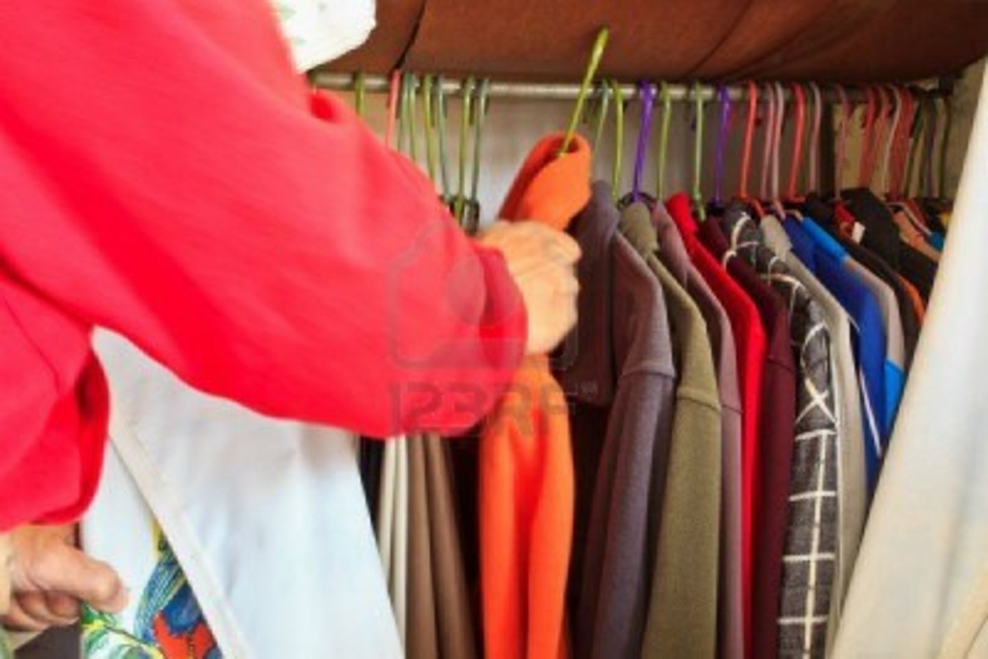 <p>to hang up the clothes</p>