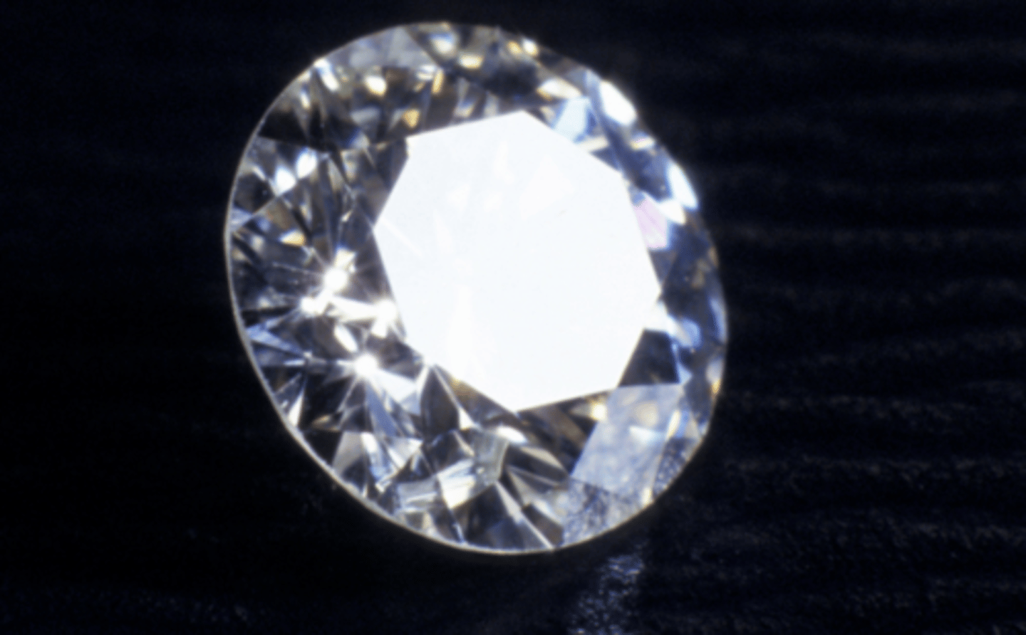 <p>brilliant luster (diamond)</p>