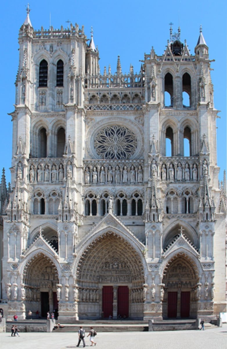 <p>counterpart of Salisbury of England, famous for its carved woodwork in the choir stalls. Designed by Robert de Luzarches</p>
