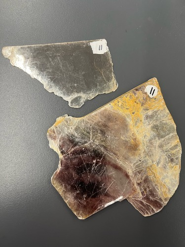 <ul><li><p>clear and brown</p></li><li><p>1 plane of cleavage</p></li><li><p>Breaks apart in sheets</p></li><li><p>Hardness 2.5-3</p></li></ul>