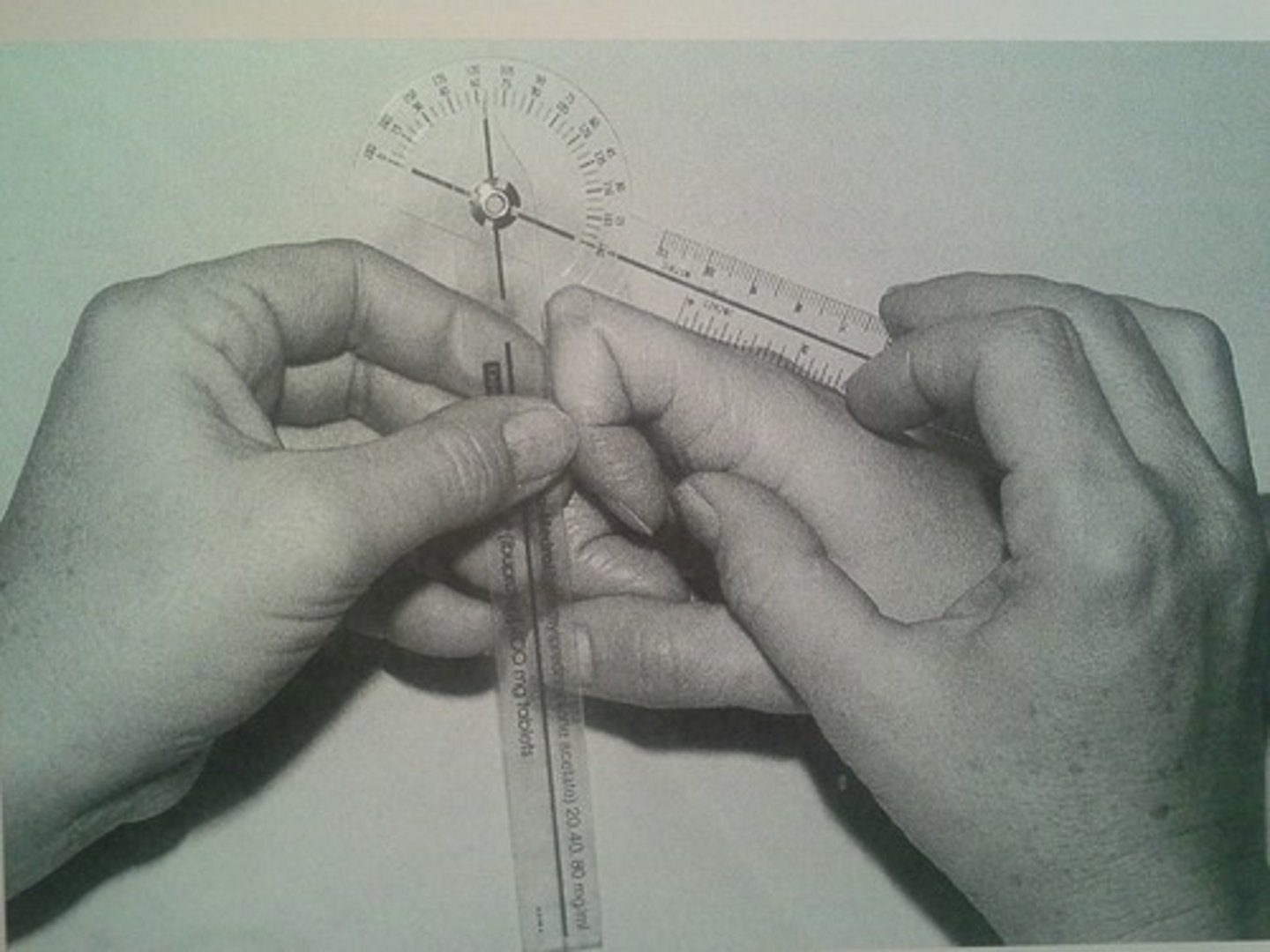 <p>fulcrum: dorsal PIP joint<br>proximal: dorsal midline of proximal phalanx<br>distal: dorsal midline of middle phalanx<br><br>* medial/ulnar side of hand resting on table<br>* normal value = 100</p>