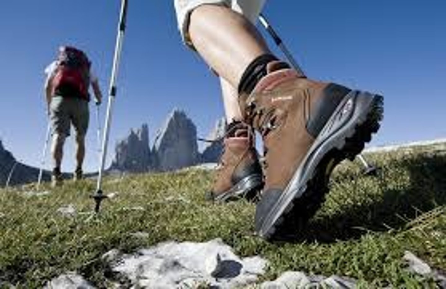 <p>to hike</p>
