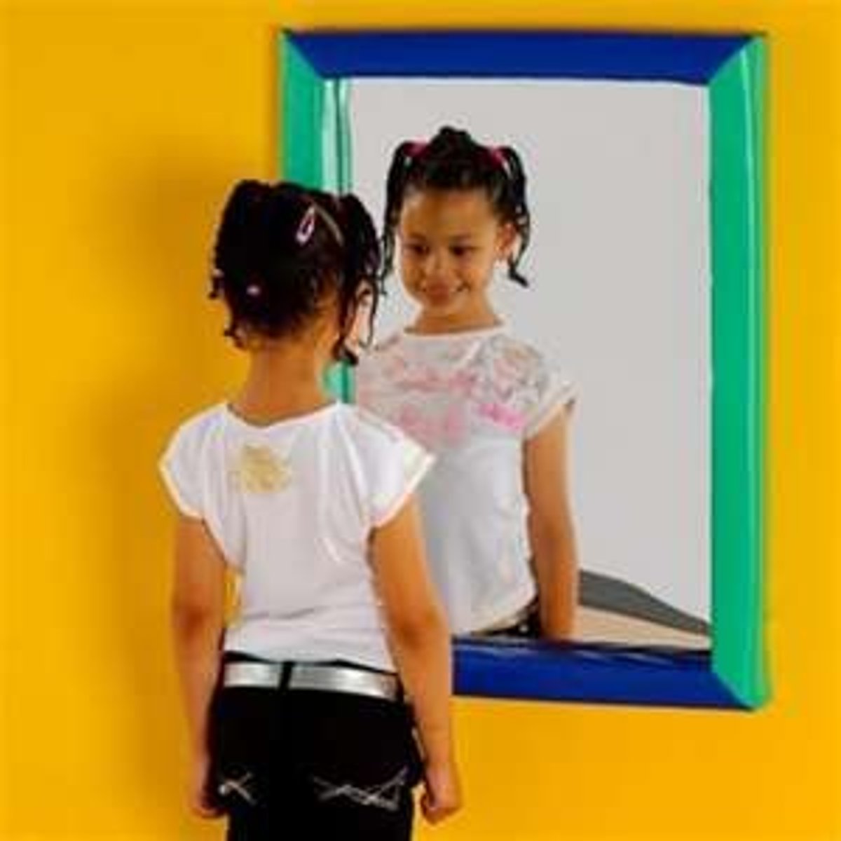 <p>reflects light, produces an image that is the same size and upright</p>