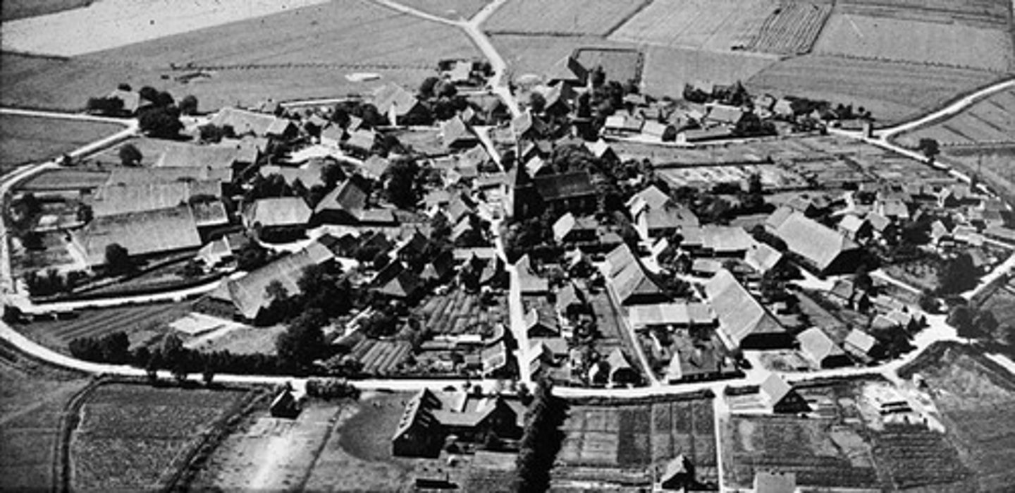 <p>a compact closely packed settlement sharply demarcated from adjoining farmland; also called a clustered settlement</p>