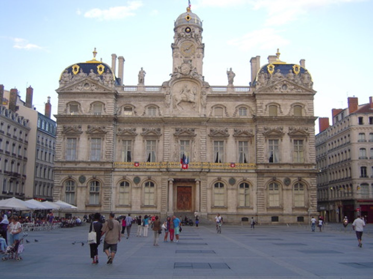 <p>city hall, mayor's office</p>