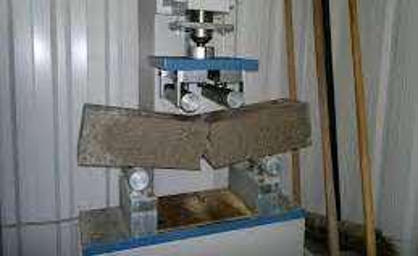 <p>It assesses the modulus of rupture, which represents tensile strength in bending.</p>