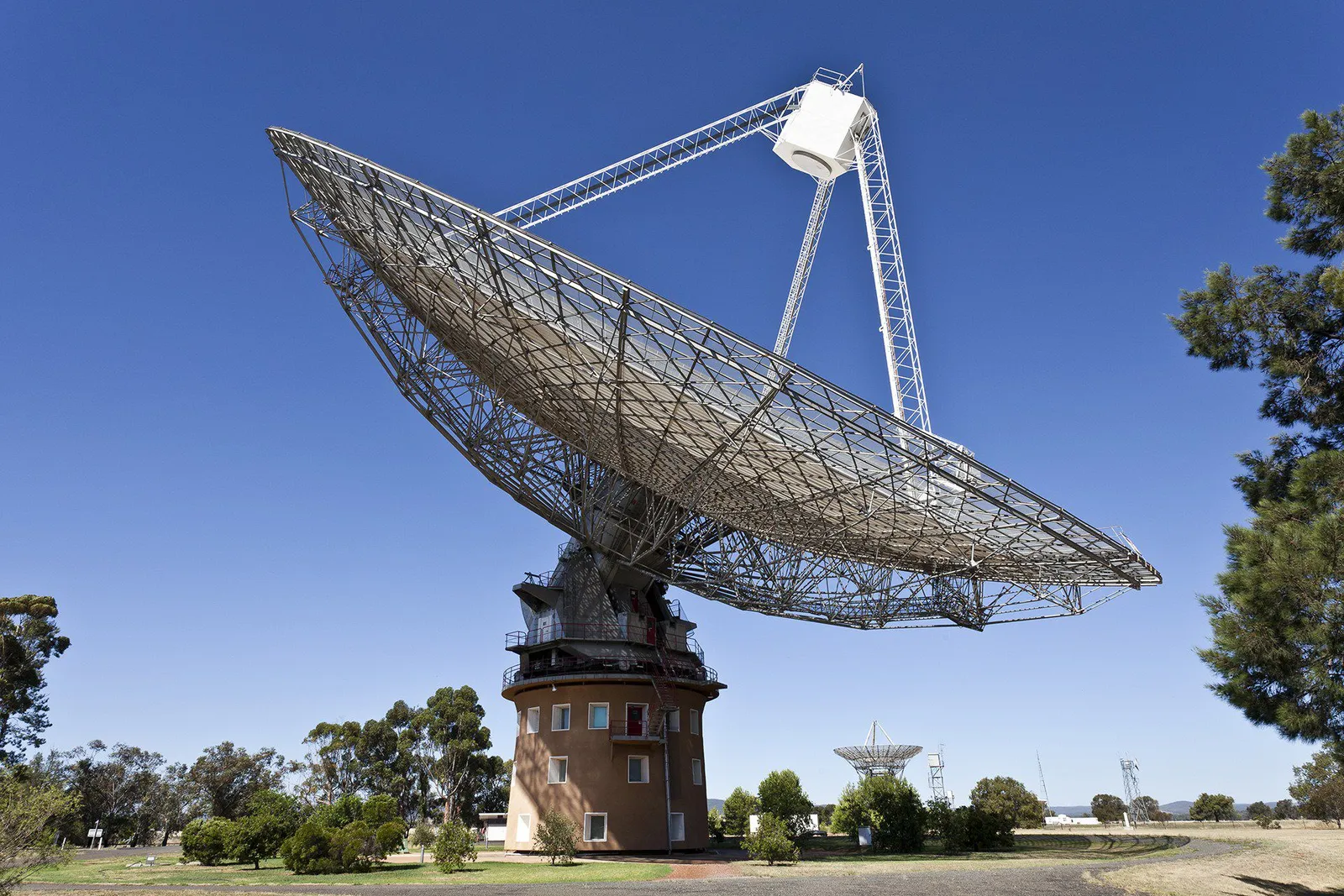 <p>Microwave Telescopes.</p>