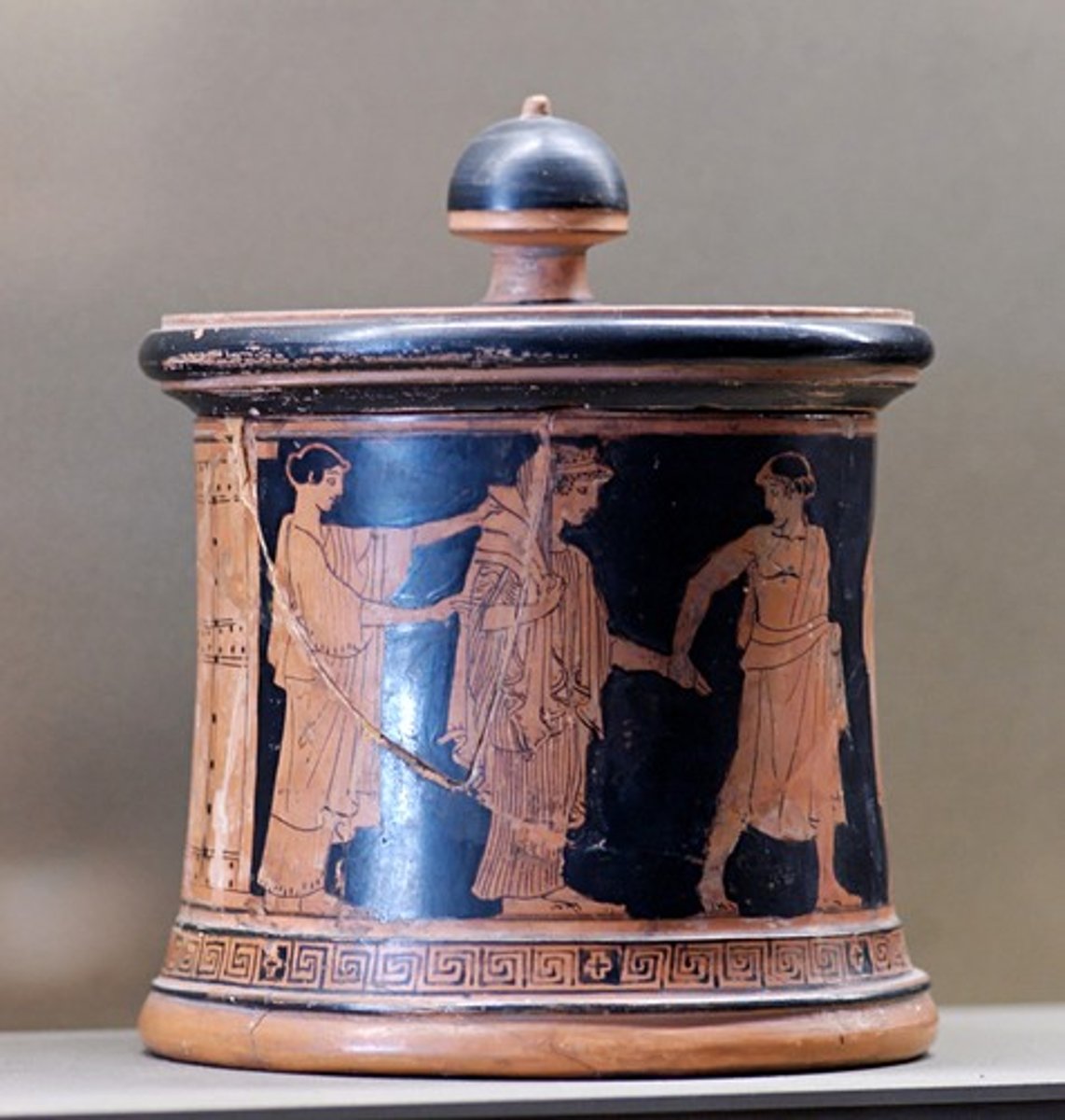 <p>A small pot vessel to store cosmetics, powder, or jewelry.</p>