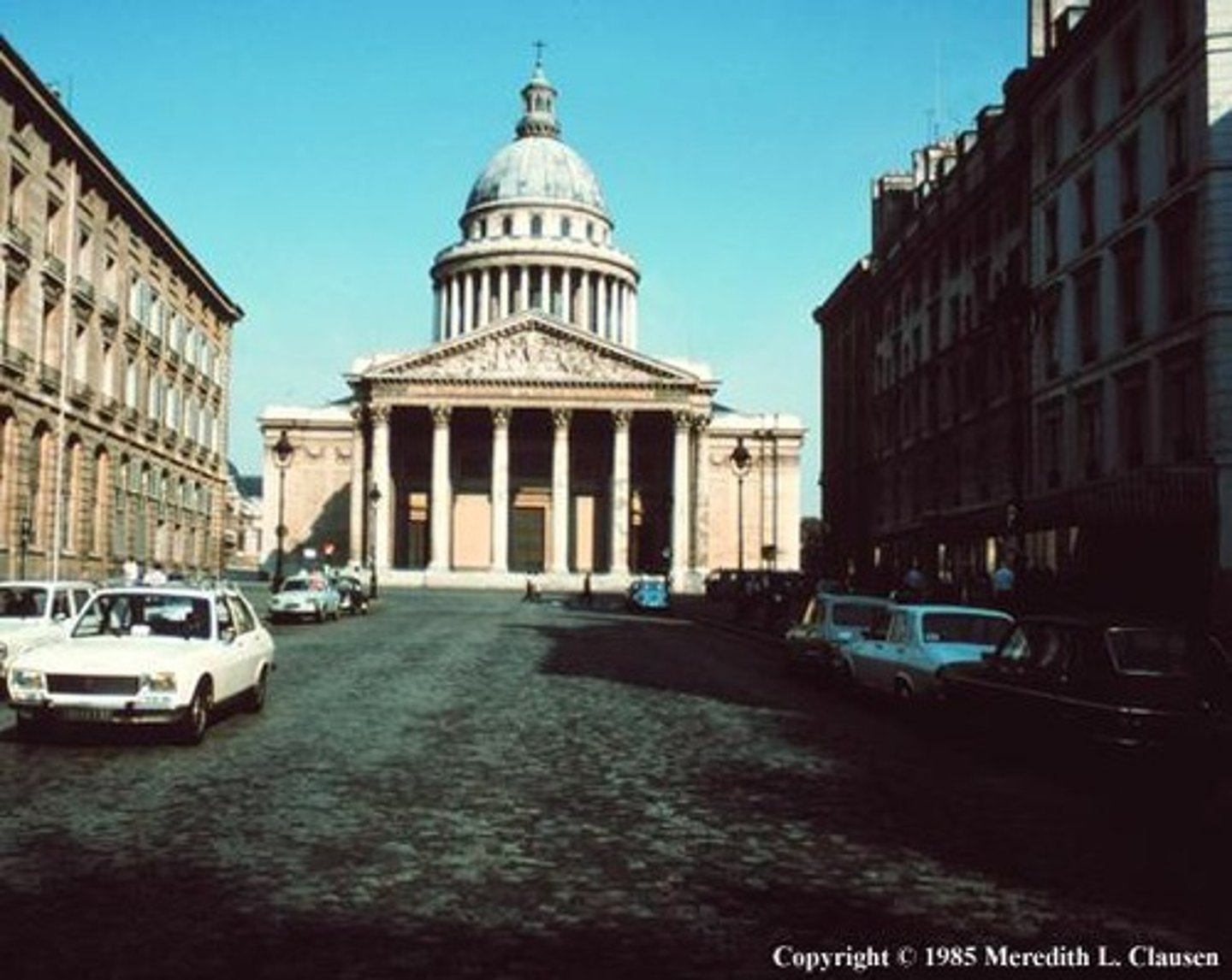 <p>A central plan influenced by Bramante and Michelangelo.</p>