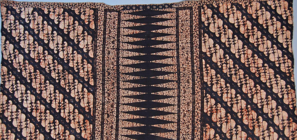 <ul><li><p>Little influence from seafaring merchants, hence,<strong> the indigenous motifs.</strong></p></li><li><p>Earth tones and abstract patterns. </p></li></ul><p></p>