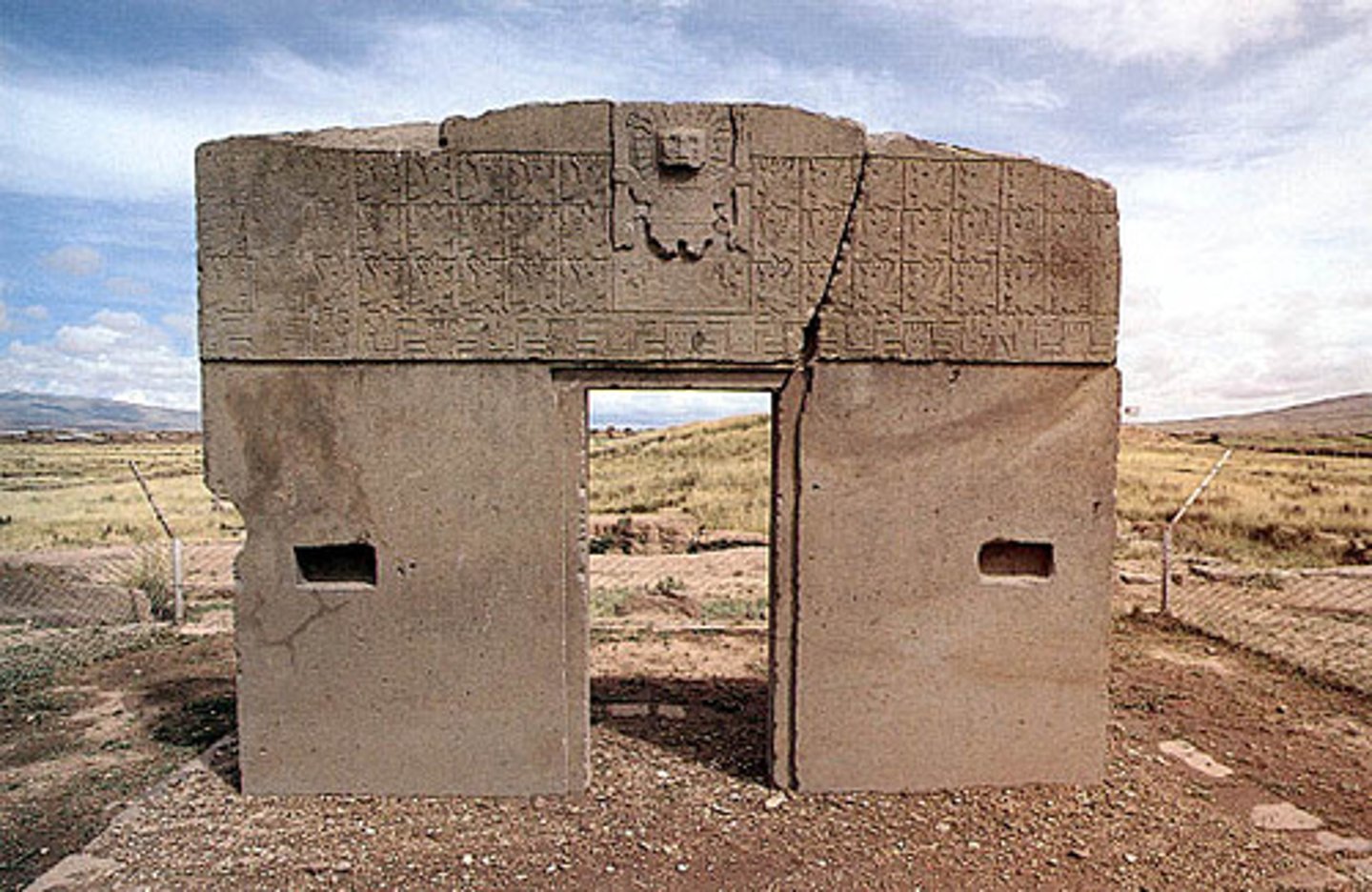<p>a pre-incan culture; characterized by monolithic stone carving, polychrome pottery, and bronze artifacts</p>