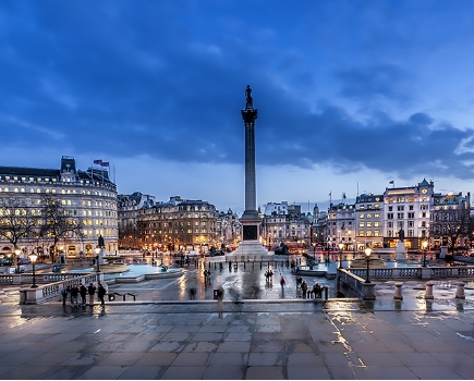 <p>Trafalgar <strong>square</strong> is in London.</p><p><span>|skweə|</span></p><p><span>Площадь</span></p>