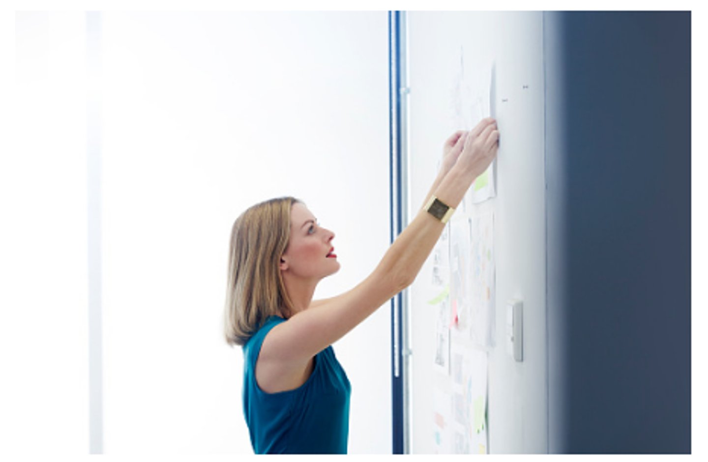 <p>/ˈpɑləsi/ Quy chế, chính sách</p>