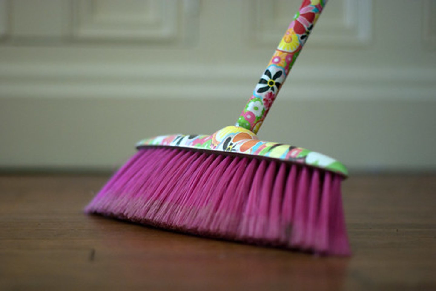 <p>to sweep</p>