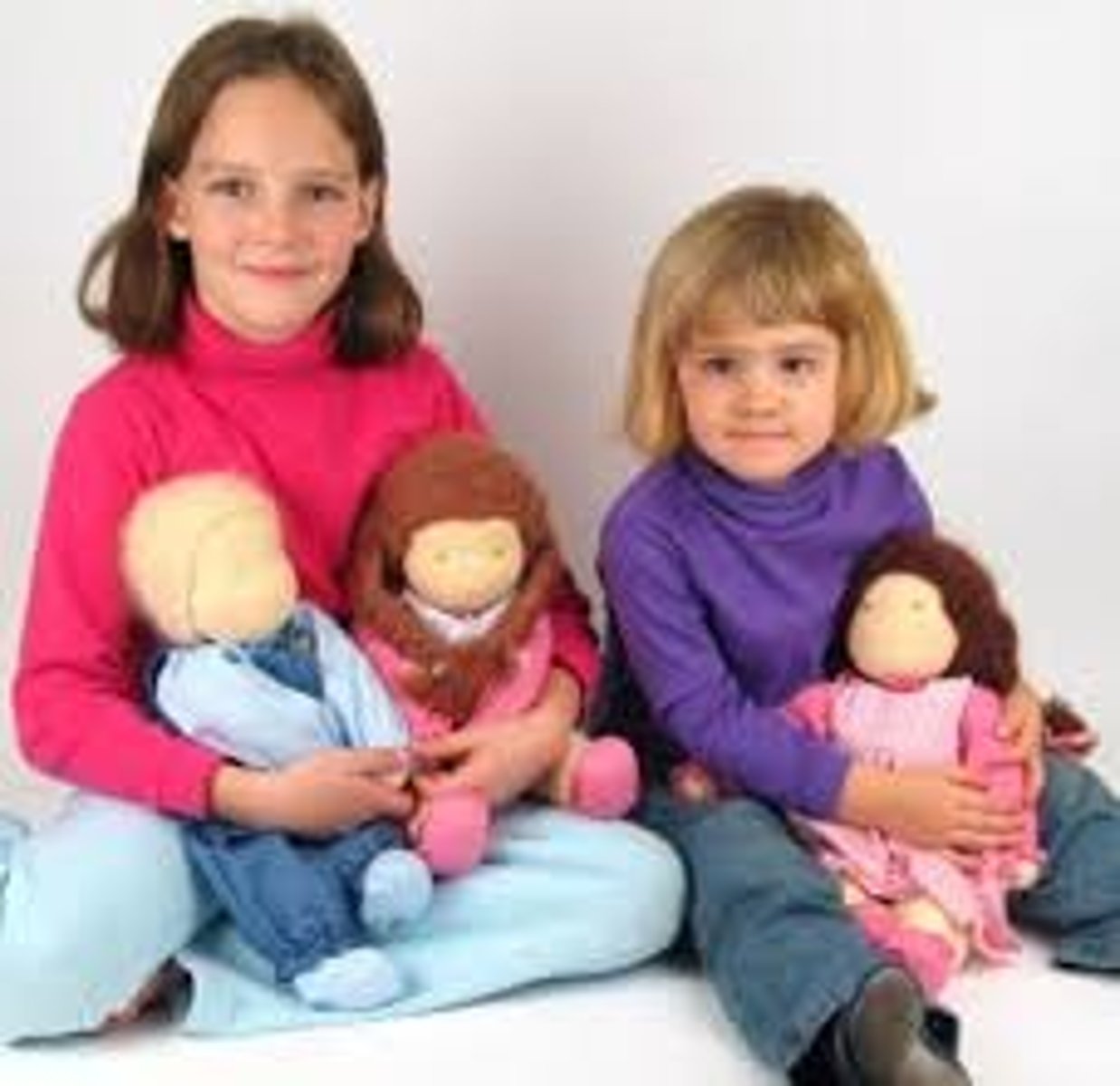 <p>to play with dolls</p>