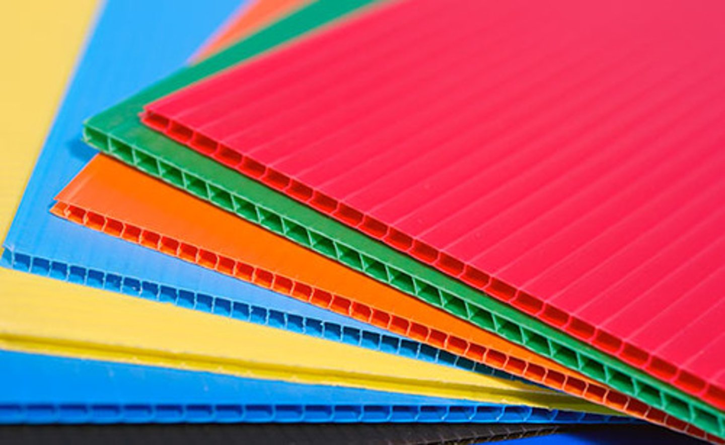 <p>Extruded sheet with integral 'flutes' or corrugations. Lightweight and easily bent along the flutes.Used in signs ( construction site signs),storage box construction , portfolio cases and small models</p>
