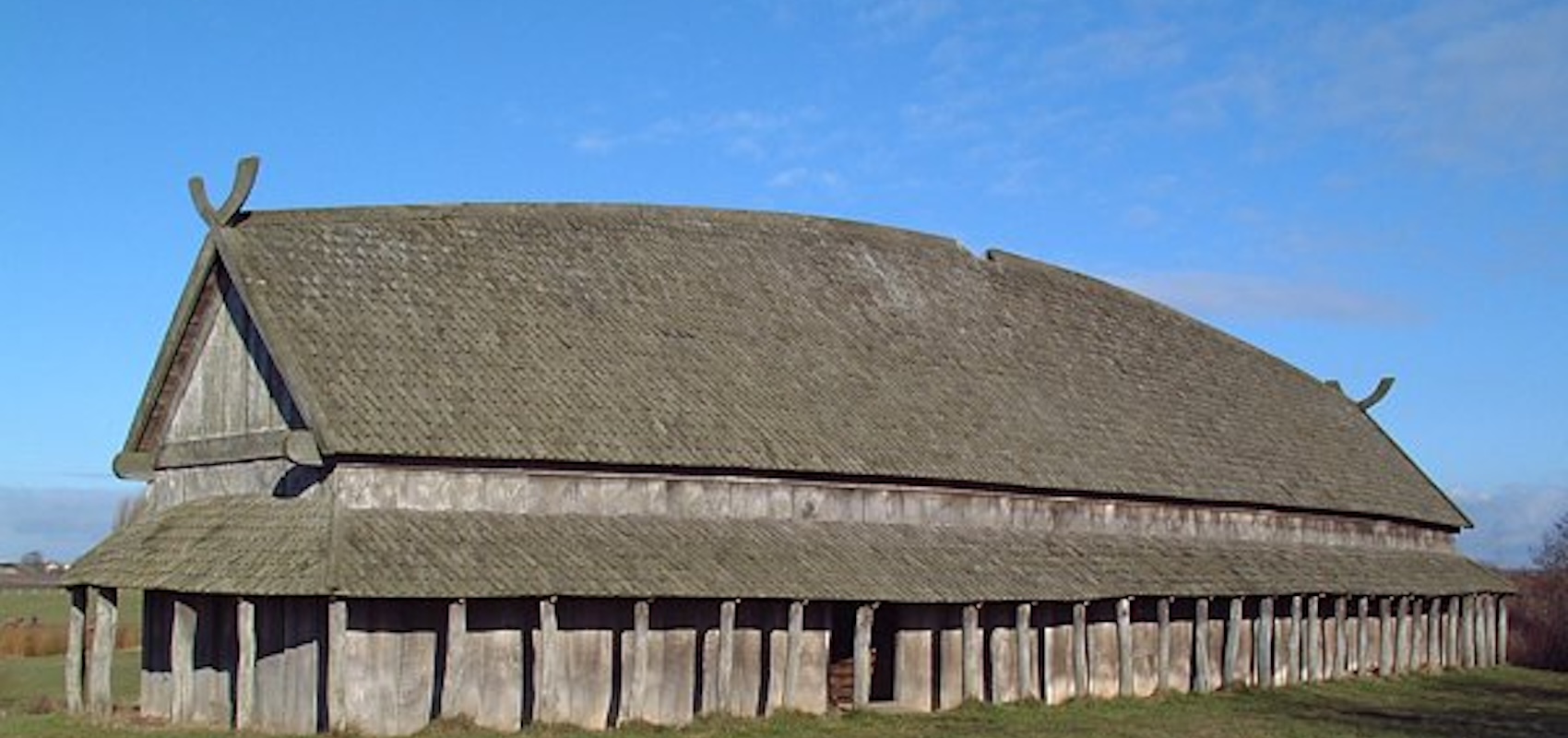 <p>A type of Communal housing structure, prevalent among Native American Groups. </p>