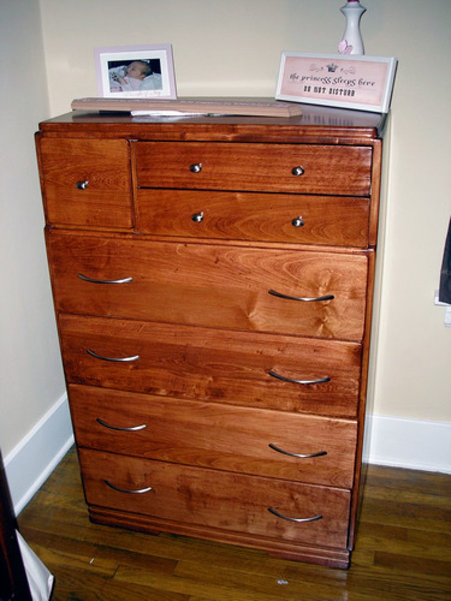 <p>chest of drawers</p>