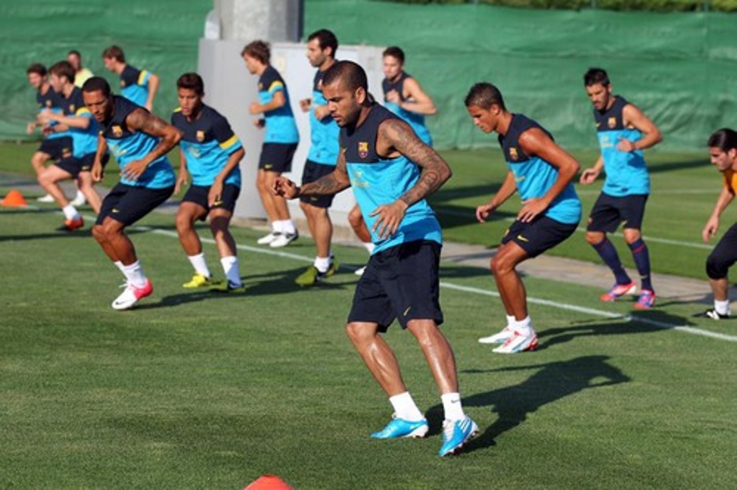<p>to train, to practice</p>