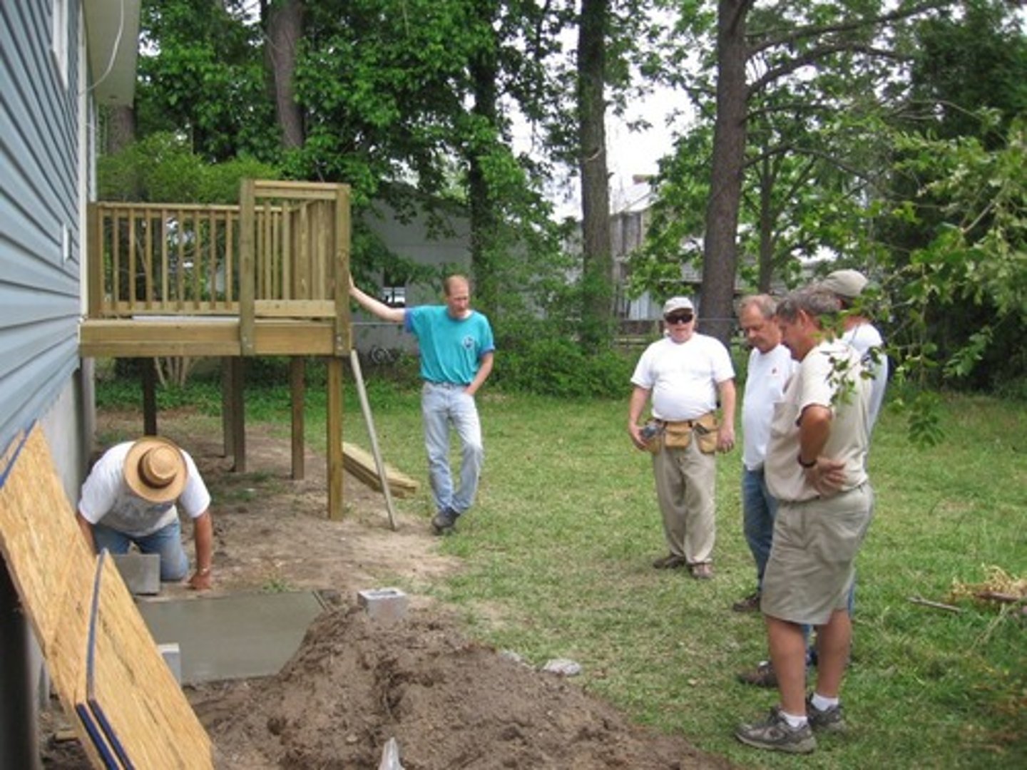 <p>(v) giám sát</p>