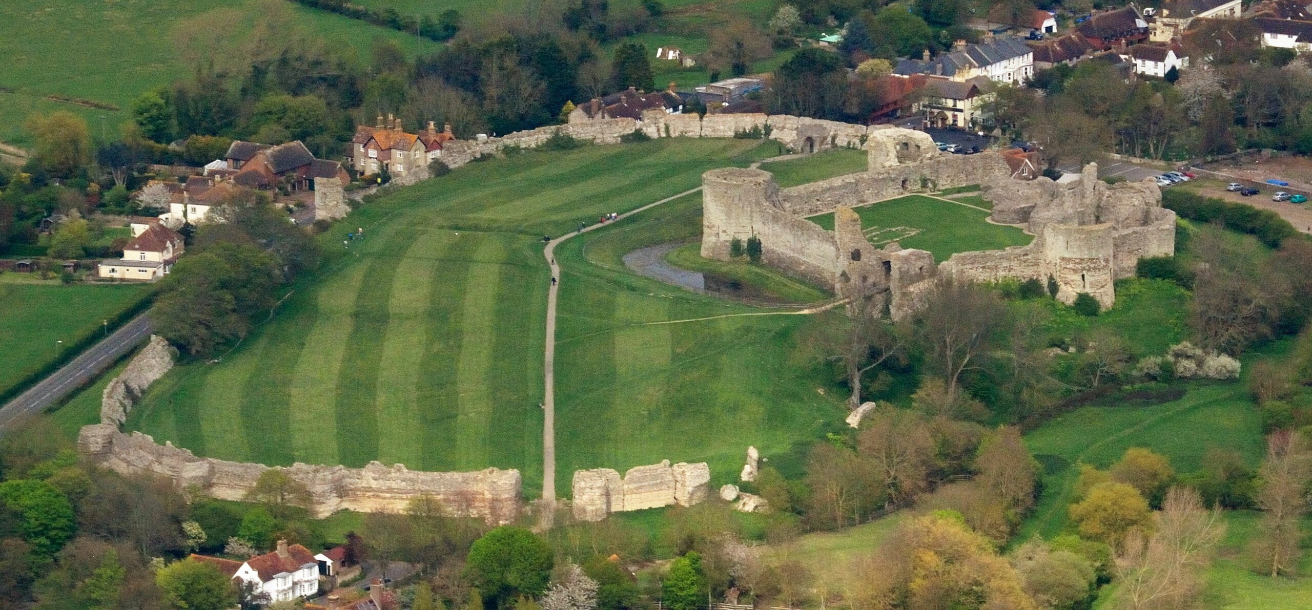 <ul><li><p>Rebuilt during the reign of William the Conqueror </p></li></ul><p></p>