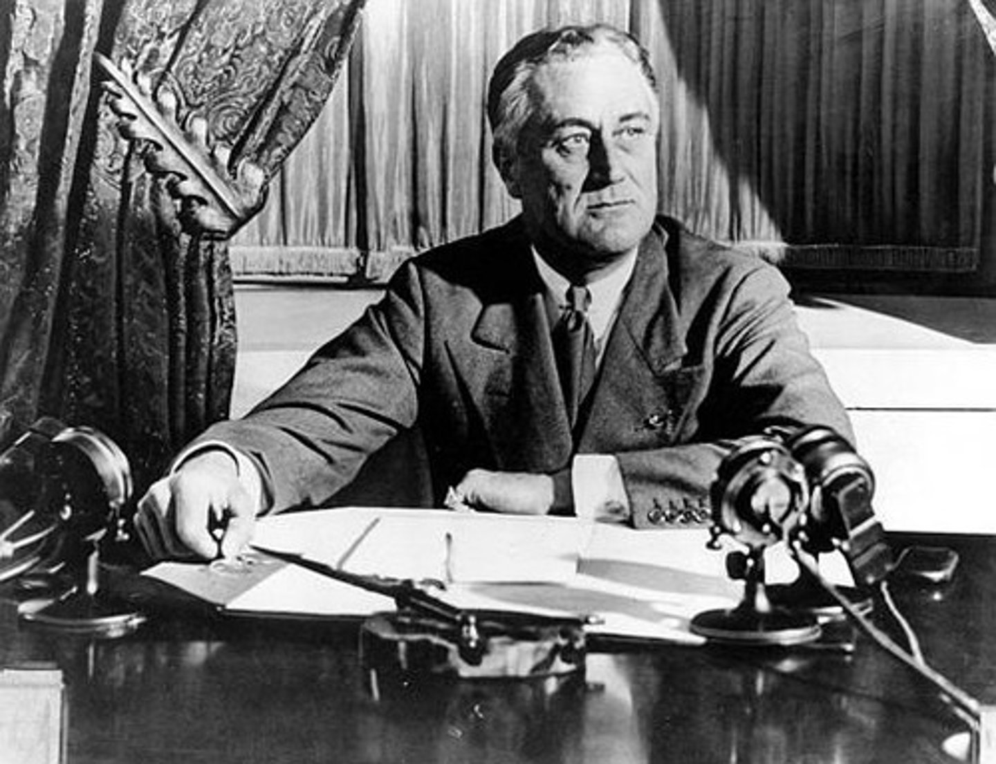 <p>president of the US for the Great Depression and most of WWII</p><p>Presidente de los EE. UU. durante la Gran Depresión y la mayor parte de la Segunda Guerra Mundial.</p>