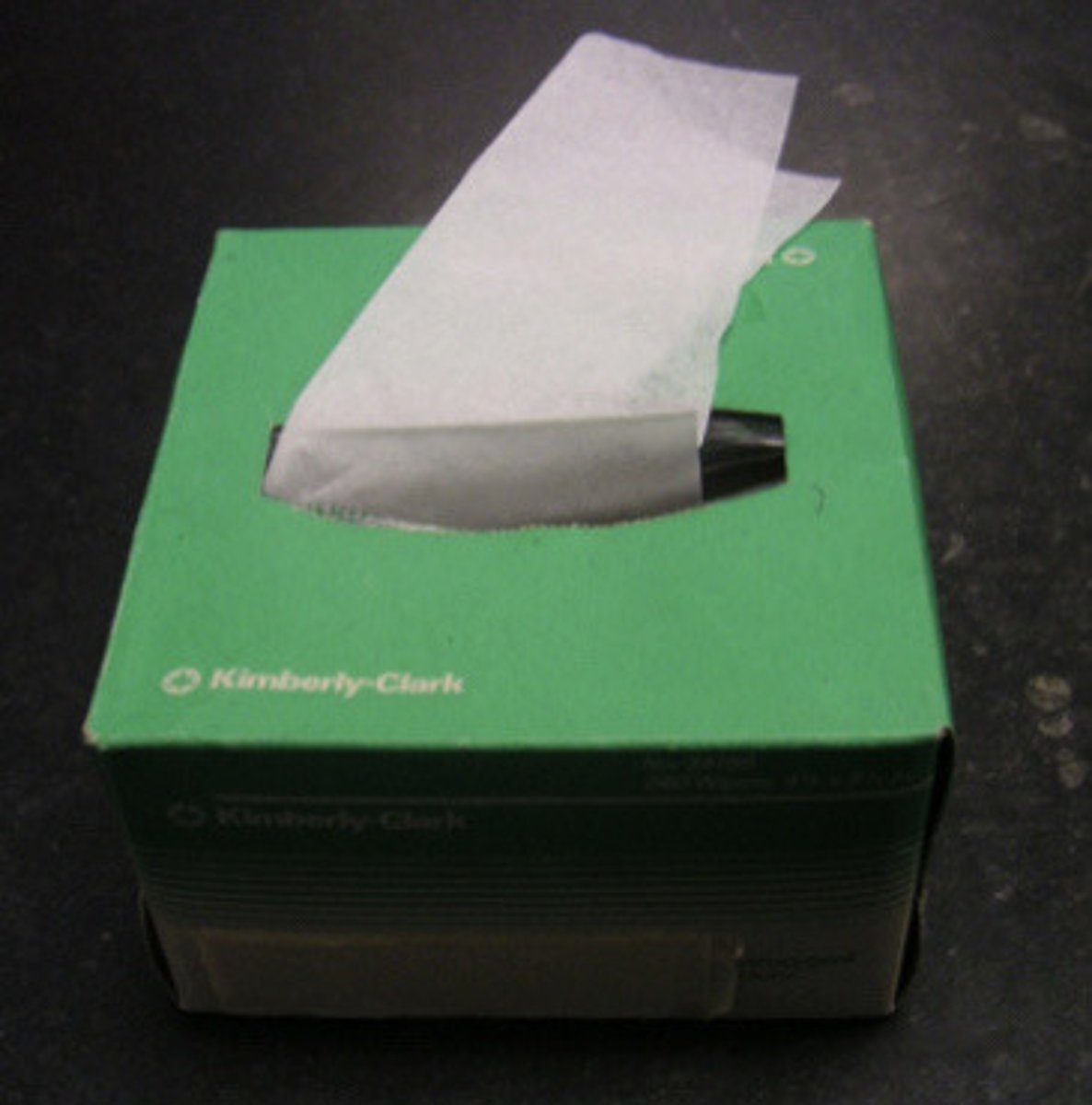 <p>A type of paper towel designed to remove liquids and dust from the most critical or delicate surfaces. They're made from a finely textured single-ply tissue that's highly absorbent and non-abrasive.</p>